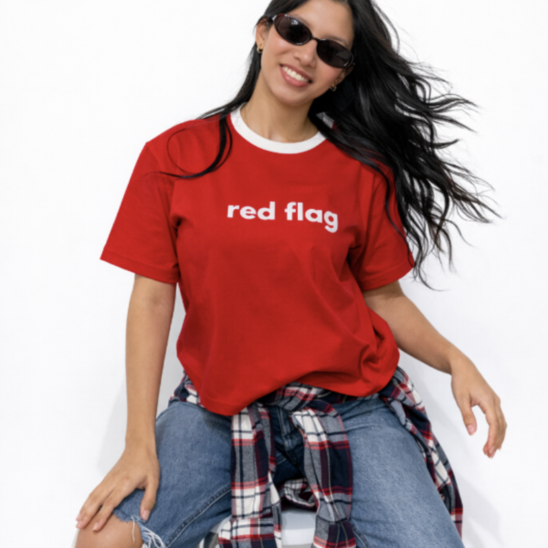 Remera Amora Muse Red Flag
