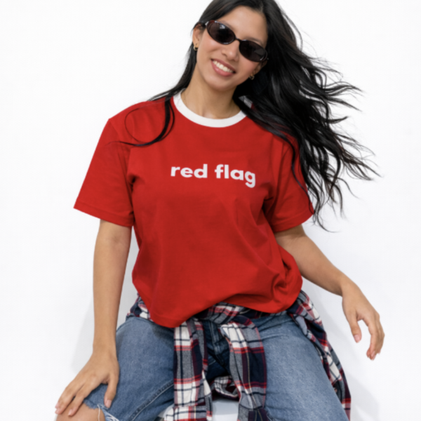 Remera Red Flag